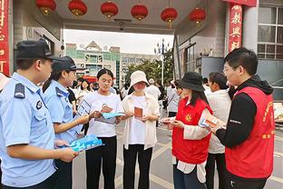 大哥这牌面？直升机吊起易建联巨型球衣 在东莞上空飞行